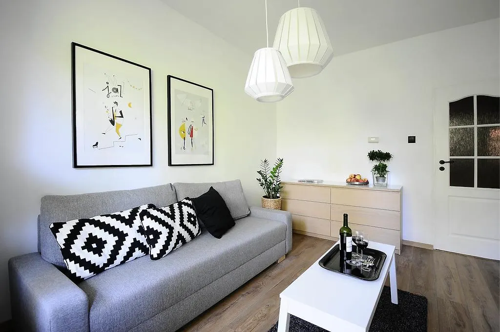 A Place Like Home Apartamenty Wiewiorcza Gdańsk 0*,
